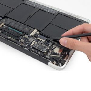 Thay pin Macbook air A1465 11 inch đời 2015